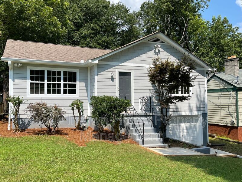 3/2 with HUGE Garage on a  Quiet Street property image